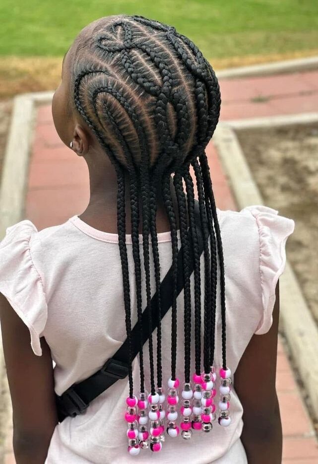 Nattes collées mi -dos (design)